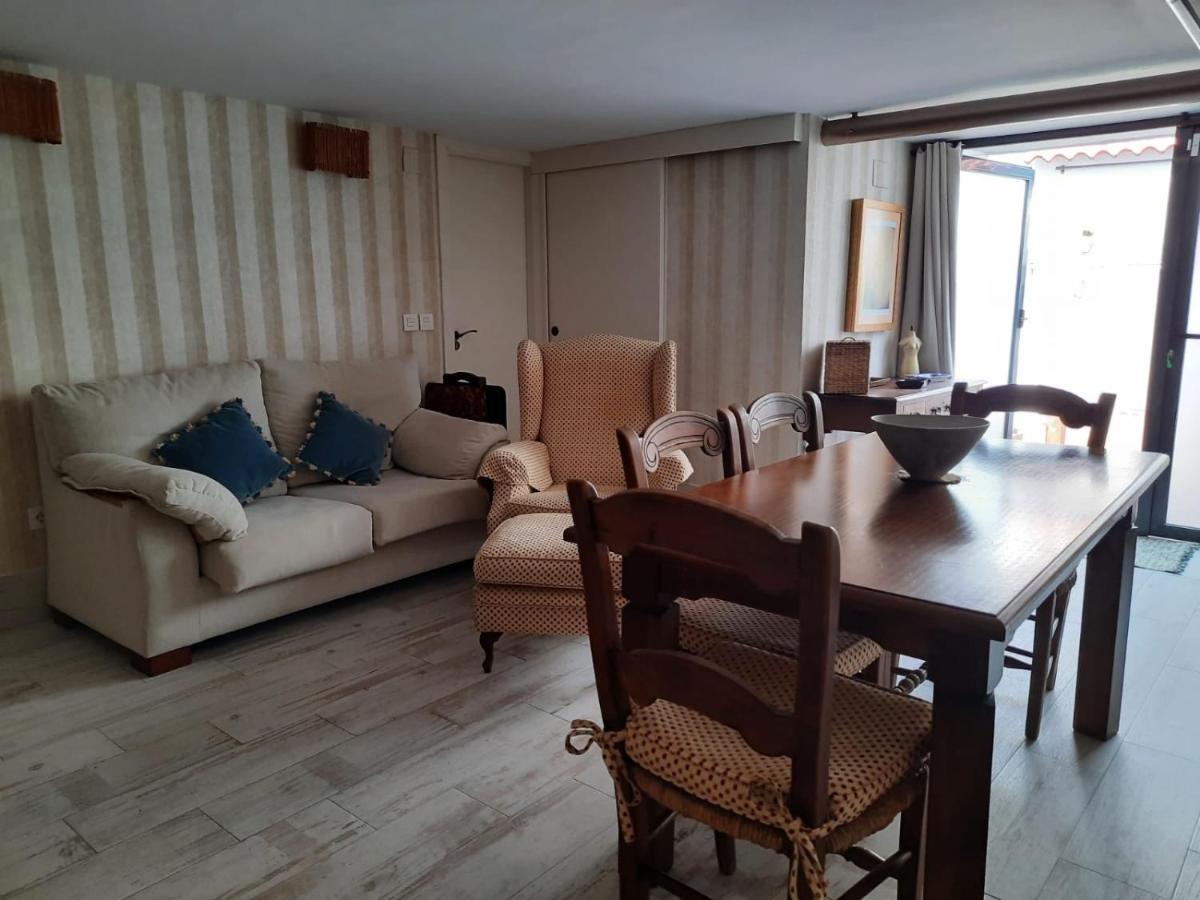 Un Apartamento Vacacional Con Detalles De Un Hogar Майрена дел Алхарафе Екстериор снимка