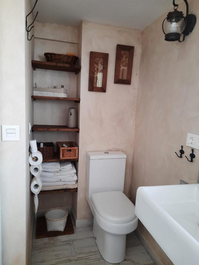 Un Apartamento Vacacional Con Detalles De Un Hogar Майрена дел Алхарафе Екстериор снимка
