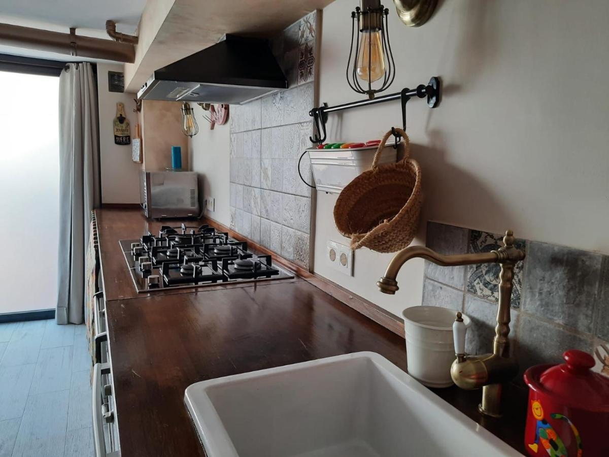 Un Apartamento Vacacional Con Detalles De Un Hogar Майрена дел Алхарафе Екстериор снимка