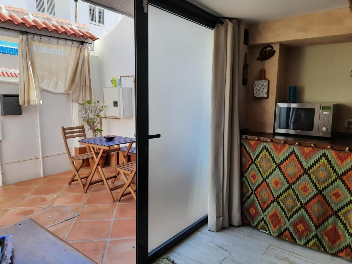Un Apartamento Vacacional Con Detalles De Un Hogar Майрена дел Алхарафе Екстериор снимка