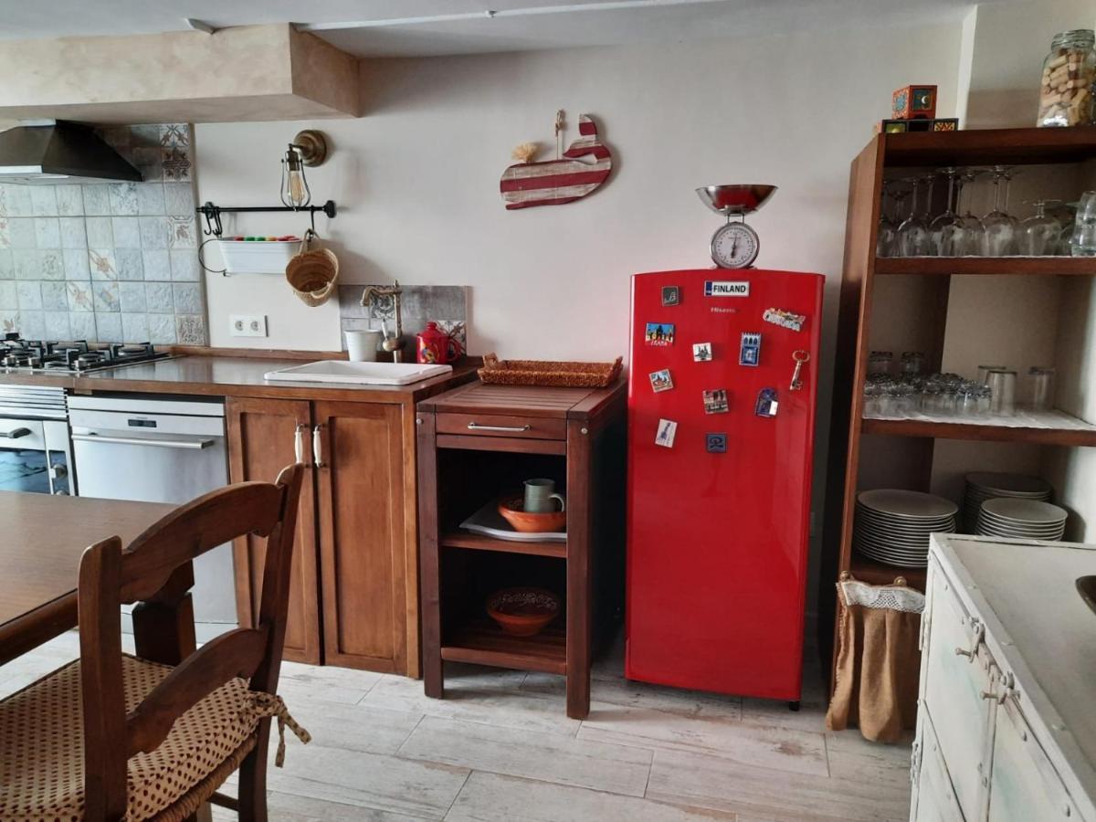 Un Apartamento Vacacional Con Detalles De Un Hogar Майрена дел Алхарафе Екстериор снимка