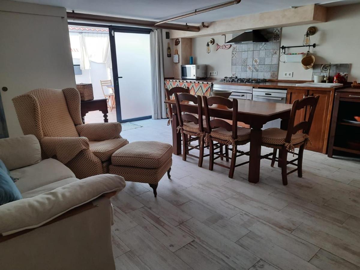 Un Apartamento Vacacional Con Detalles De Un Hogar Майрена дел Алхарафе Екстериор снимка